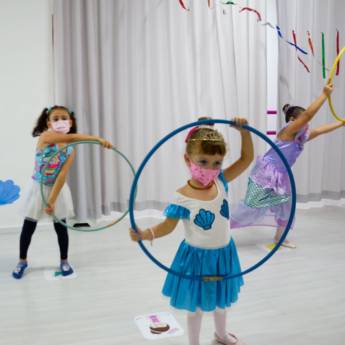 Comprar o produto de Aulas de ballet artístico para crianças em Escolas - Studios de Dança em Botucatu, SP por Solutudo