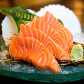 Comprar o produto de Sashimi de Salmão em Restaurantes Japoneses pela empresa Hioto Sushi em Americana, SP por Solutudo