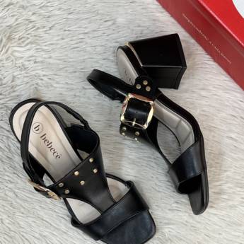 Comprar o produto de Sandália adulta Bebecê em A Classificar pela empresa Lojas Dom Flavittos em Uberlândia, MG por Solutudo