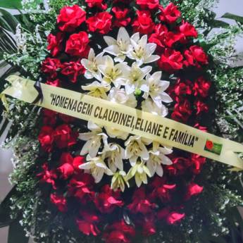 Comprar o produto de Coroa de Flores Nobres "Elegance" em Floriculturas em Ourinhos, SP por Solutudo