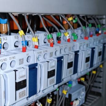 Comprar o produto de Manutenção Programada Quadros Elétricos em Instalação Elétrica em Rio de Janeiro, RJ por Solutudo
