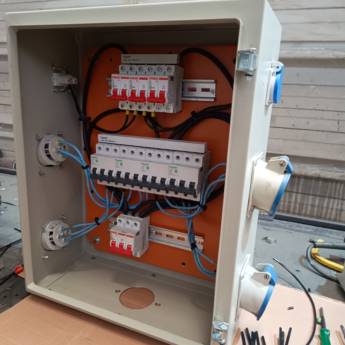Comprar o produto de Eletricista e encanador  em Instalações - Reparos em Boituva, SP por Solutudo
