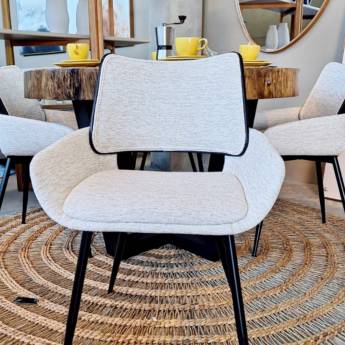 Comprar o produto de Cadeira Amélia em Ninho Verde II Eco Residence – Estilo, Conforto e Funcionalidade em Decoração pela empresa Decor Max Casa em Ninho Verde II Eco Residence, SP por Solutudo