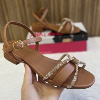 Comprar o produto de Sandália Sua Cia feminina adulta  em Calçados Femininos em Uberlândia, MG por Solutudo