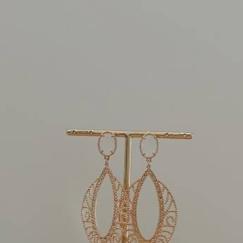 Comprar o produto de Brinco dourado com pedra branca semi-joia MyF em Roupas e Acessórios em Botucatu, SP por Solutudo