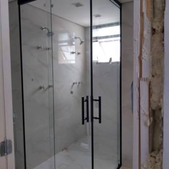 Comprar o produto de Box de Correr para Banheiro em Box para Banheiro pela empresa RedGlass Vidraçaria em Atibaia - Comércio de Vidros Temperados e Espelhos em Atibaia, SP por Solutudo