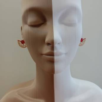 Comprar o produto de Brinco leque peq pedras vermelhas semi joia - MyF em Roupas e Acessórios em Botucatu, SP por Solutudo