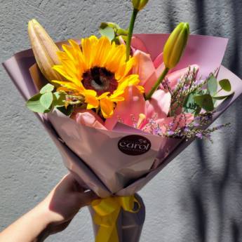 Comprar o produto de Mimo - Girassol e Lírio em Flores em Foz do Iguaçu, PR por Solutudo