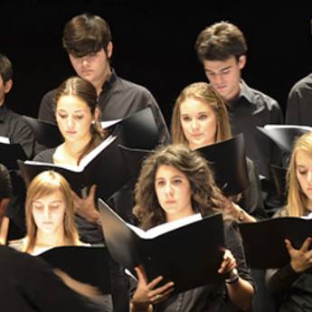 Comprar o produto de Regência (formação de coral) em Escolas de Música em Aracaju, SE por Solutudo