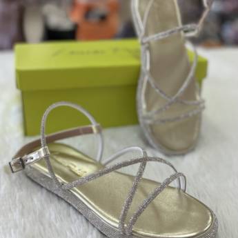 Comprar o produto de Sandália Papete Louise Prado feminina adulta  em Calçados Femininos pela empresa Lojas Dom Flavittos em Uberlândia, MG por Solutudo