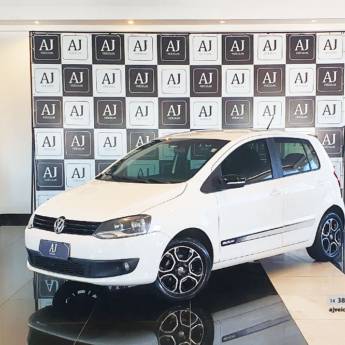 Comprar o produto de VOLKSWAGEN FOX 1.0 4P SELEÇÃO FLEX- 2014 em Carros em Botucatu, SP por Solutudo