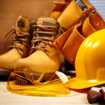 Comprar o produto de Equipamento de Segurança em Ferragens e Ferramentas pela empresa Carlinhos Materiais para Construção • Depósito em Atibaia em Atibaia, SP por Solutudo