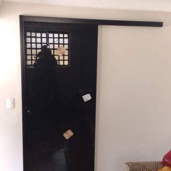 Comprar o produto de Porta de Correr por Trás da Parede em Vidraçaria em Botucatu, SP por Solutudo