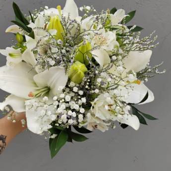 Comprar o produto de Verso de Noiva - Lírios Brancos em Noivas em Foz do Iguaçu, PR por Solutudo