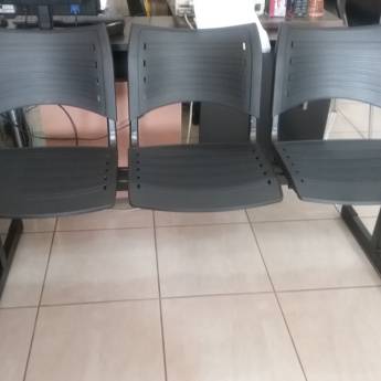 Comprar o produto de Longarina 3 lugares  em A Classificar em Dourados, MS por Solutudo