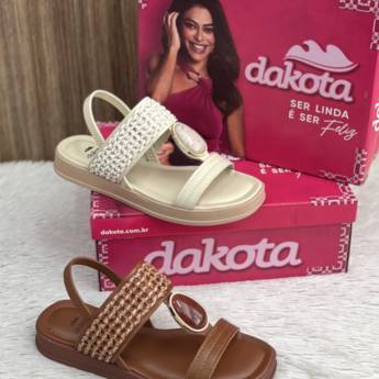 Comprar o produto de Sandália plataforma baixa Dakota em A Classificar pela empresa Lojas Dom Flavittos em Uberlândia, MG por Solutudo