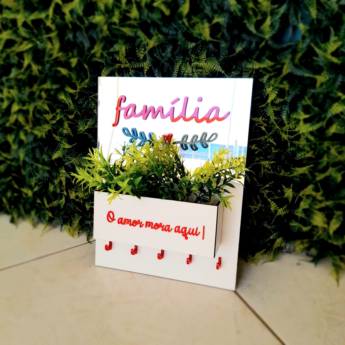 Comprar o produto de Porta Chaves em MDF e Acrílico espelhado Família em Porta Chaves em Aracaju, SE por Solutudo