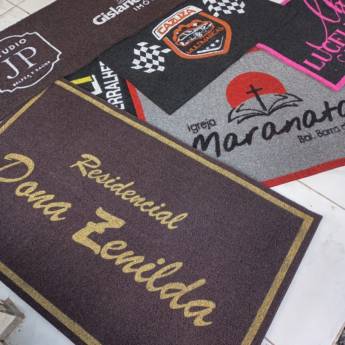 Comprar o produto de tapetes personalizados 20% de desconto em Para Todos em Joinville, SC por Solutudo