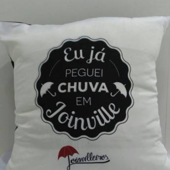 Comprar o produto de Almofada "Eu já peguei chuva em Joinville" em Almofadas Decorativas em Joinville, SC por Solutudo