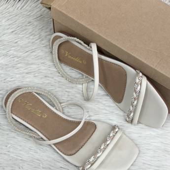 Comprar o produto de Rasteirinha adulta Varella em A Classificar em Uberlândia, MG por Solutudo