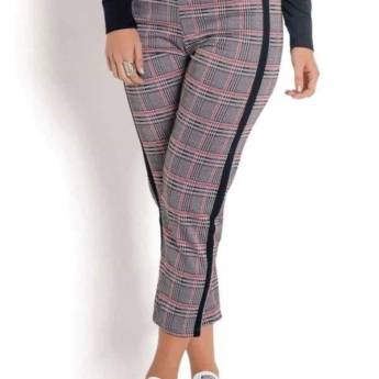 Comprar o produto de Calça de Bengaline Xadrez na Frente. (Semelhante a da Foto Disponível nos Tamanhos: 48 e 50). em Calças em Bauru, SP por Solutudo