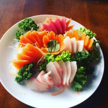Comprar o produto de Sashimi dos 3 peixes em Restaurantes Japoneses pela empresa Hioto Sushi em Americana, SP por Solutudo