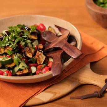 Comprar o produto de Salada de Berinjela • Quilo em Saladas pela empresa Villa D'Ouro Rotisseria - Marmitas, Assados, Massas e Salgados. em Atibaia, SP por Solutudo