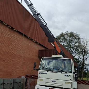 Comprar o produto de Locação de Munck / Guindaste em Porto Alegre – Segurança em Aluguel de Guindastes em Porto Alegre, RS por Solutudo