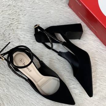 Comprar o produto de Sandália adulta Bebecê em A Classificar pela empresa Lojas Dom Flavittos em Uberlândia, MG por Solutudo