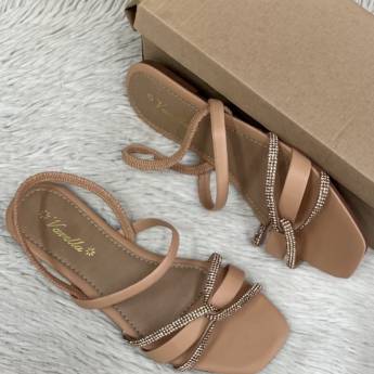 Comprar o produto de Rasteirinha adulta Varella em A Classificar em Uberlândia, MG por Solutudo