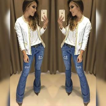 Comprar o produto de Calça Jeans Flare Destroyed (Semelhante a essa Disponível no Tamanho: 40 - a nossa só tem um pouco mais de rasgos) em Calças Jeans em Bauru, SP por Solutudo