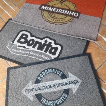 Comprar o produto de tapetes personalizados em A Classificar em Joinville, SC por Solutudo