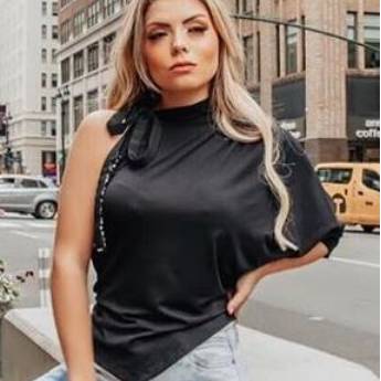 Comprar o produto de T-shirt ombro só carla  em Moda Feminina em Bauru, SP por Solutudo