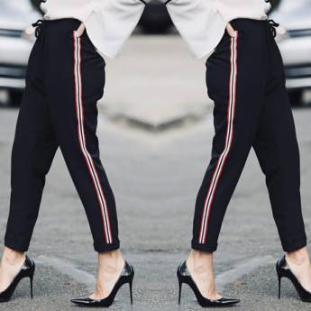 Comprar o produto de Calça de Bengaline c/ Listras Lateral (Semelhante a essa Disponível no Tamanho: 48). em Outros em Bauru, SP por Solutudo