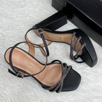 Comprar o produto de Sandália salto alto Vizzano em A Classificar pela empresa Lojas Dom Flavittos em Uberlândia, MG por Solutudo