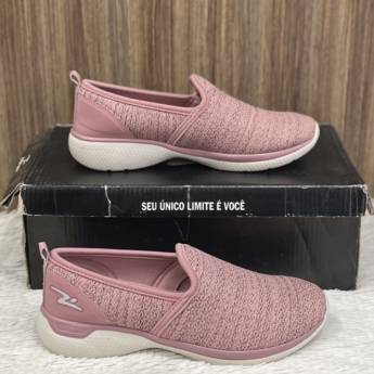 Comprar o produto de Tênis feminino Adrun em A Classificar em Uberlândia, MG por Solutudo