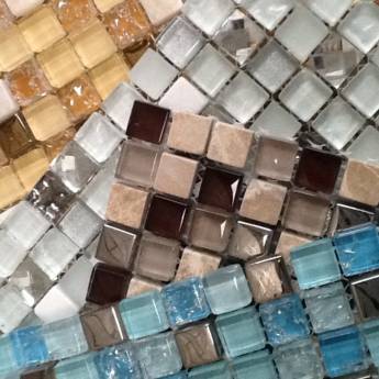 Comprar o produto de Pastilhas de Vidro em Pisos e Revestimentos pela empresa Carlinhos Materiais para Construção • Depósito em Atibaia em Atibaia, SP por Solutudo