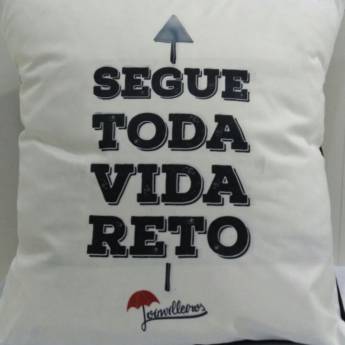 Comprar o produto de Almofada "Segue toda vida reto" em Almofadas Decorativas em Joinville, SC por Solutudo