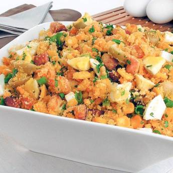 Comprar o produto de Farofa Salgada • Quilo em Acompanhamento pela empresa Villa D'Ouro Rotisseria - Marmitas, Assados, Massas e Salgados. em Atibaia, SP por Solutudo