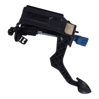 Comprar o produto de Pedal Embreagem Golf 2004 Original Usado em Câmbio pela empresa Tem de Tudo - Peças de Desmanche Nacionais e Importadas em Marília, SP por Solutudo