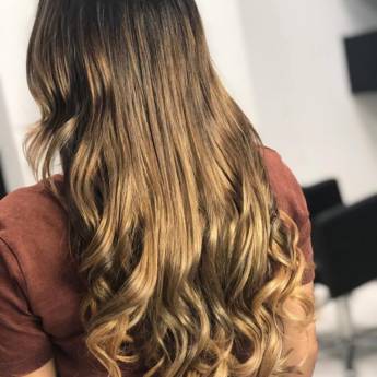 Comprar o produto de Mega Hair + Corte + Mechas em Beleza, Estética e Bem Estar em Bauru, SP por Solutudo