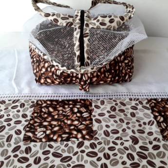 Comprar o produto de Cesta para pães em patchwork e pano de prato em Mesa em Capivari, SP por Solutudo