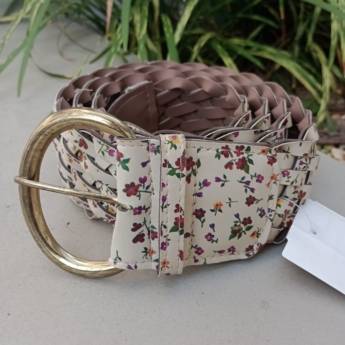 Comprar o produto de Cinto couro sintetico flores em Roupas e Acessórios pela empresa Loja Ego 3 p - Roupas e Acessórios Femininos em Botucatu, SP por Solutudo