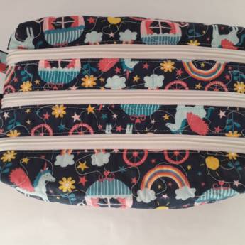 Comprar o produto de Estojo escolar em patchwork com 3 divisórias em Acessórios em Patchwork em Capivari, SP por Solutudo