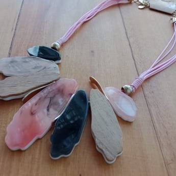 Comprar o produto de  Colar cordão rosa e pedras - AcUb em Roupas e Acessórios em Botucatu, SP por Solutudo