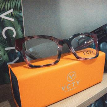 Comprar o produto de VCTY em Avaré: Estilo e Conforto em Óculos de Grau em Ótica em Avaré, SP por Solutudo