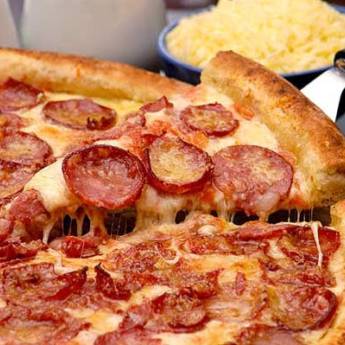 Comprar o produto de Pizza de Calabresa em Pizzas em Foz do Iguaçu, PR por Solutudo