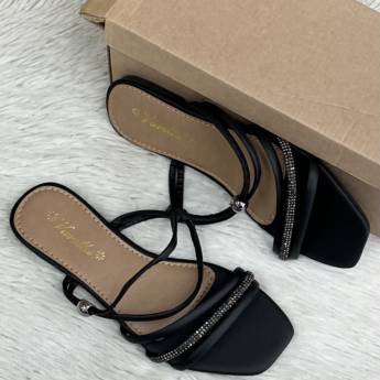 Comprar o produto de Rasteirinha adulta Varella em A Classificar em Uberlândia, MG por Solutudo