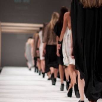 Comprar o produto de 9ES - Serviço/Empresarial Personal Stylist para Desfiles  em Consultoria em Gestão de Negócios pela empresa Escritório Ampulheta AR - Consultorias e Serviços de Imagem Pessoal e Moda em Botucatu, SP por Solutudo