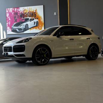Comprar o produto de PORSCHE CAYENNE PLATINUM EDITION V6  em Concessionárias em Foz do Iguaçu, PR por Solutudo